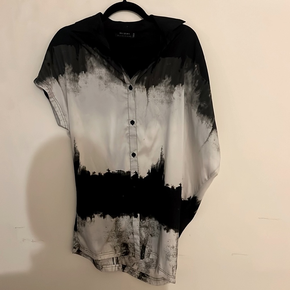 Asymmetrical blended stripe color shirt